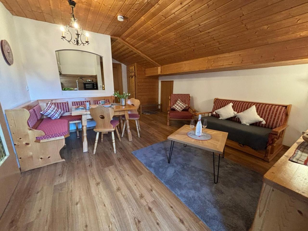 Ferienwohnung Bergfrieden Krün Szoba fotó